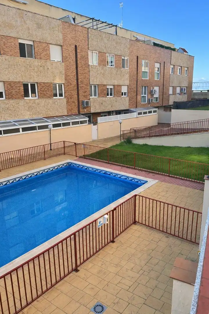 Schwimmbecken von Wohnung zum Verkauf in Villares de la Reina mit Heizung, Terrasse und Abstellraum