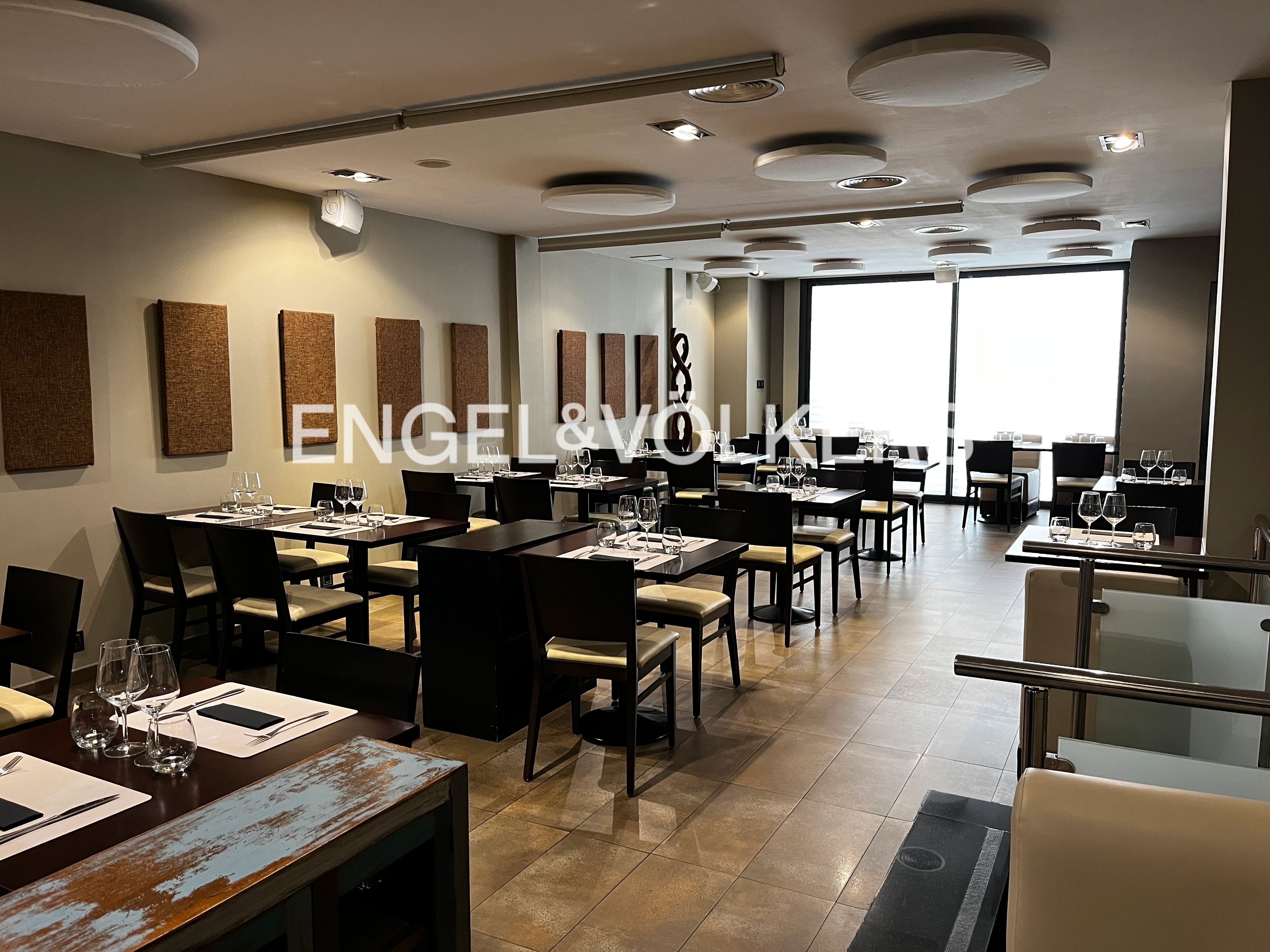Premises for sale in Los Villares  with Air Conditioner and Furnished