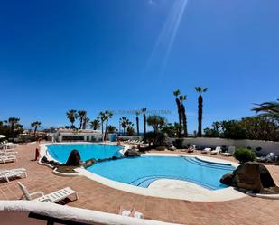 Piscina de Apartament en venda en San Miguel de Abona amb Terrassa, Moblat i Piscina comunitària