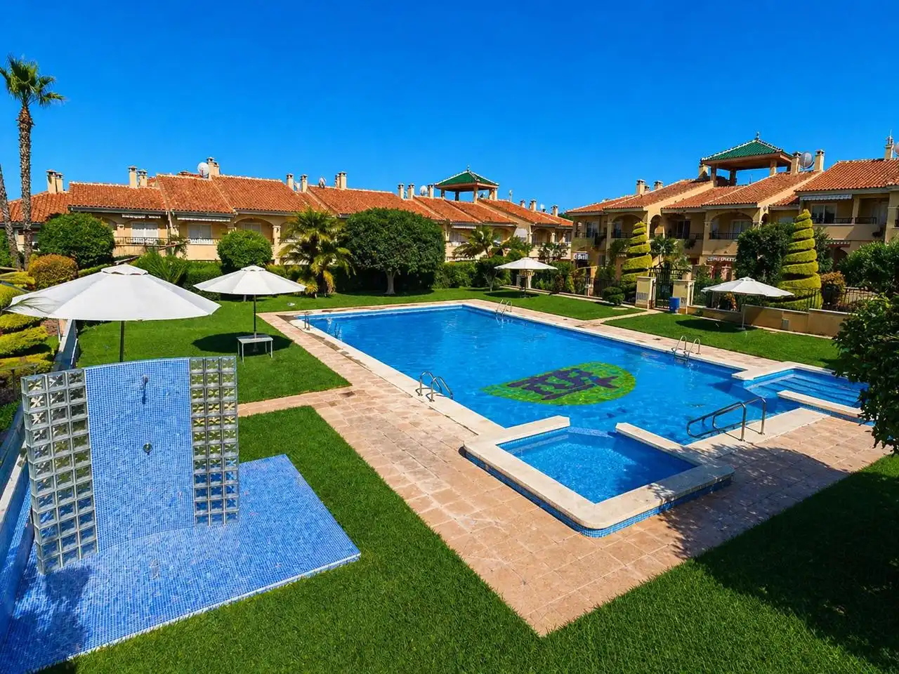 Piscina de Casa adosada en venda en Santa Pola amb Jardí privat, Terrassa i Piscina