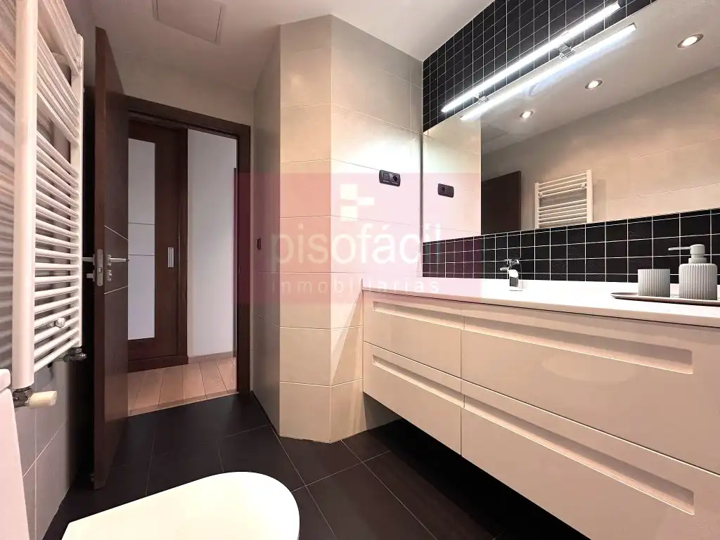 Bathroom of Flat for rent in Lugo