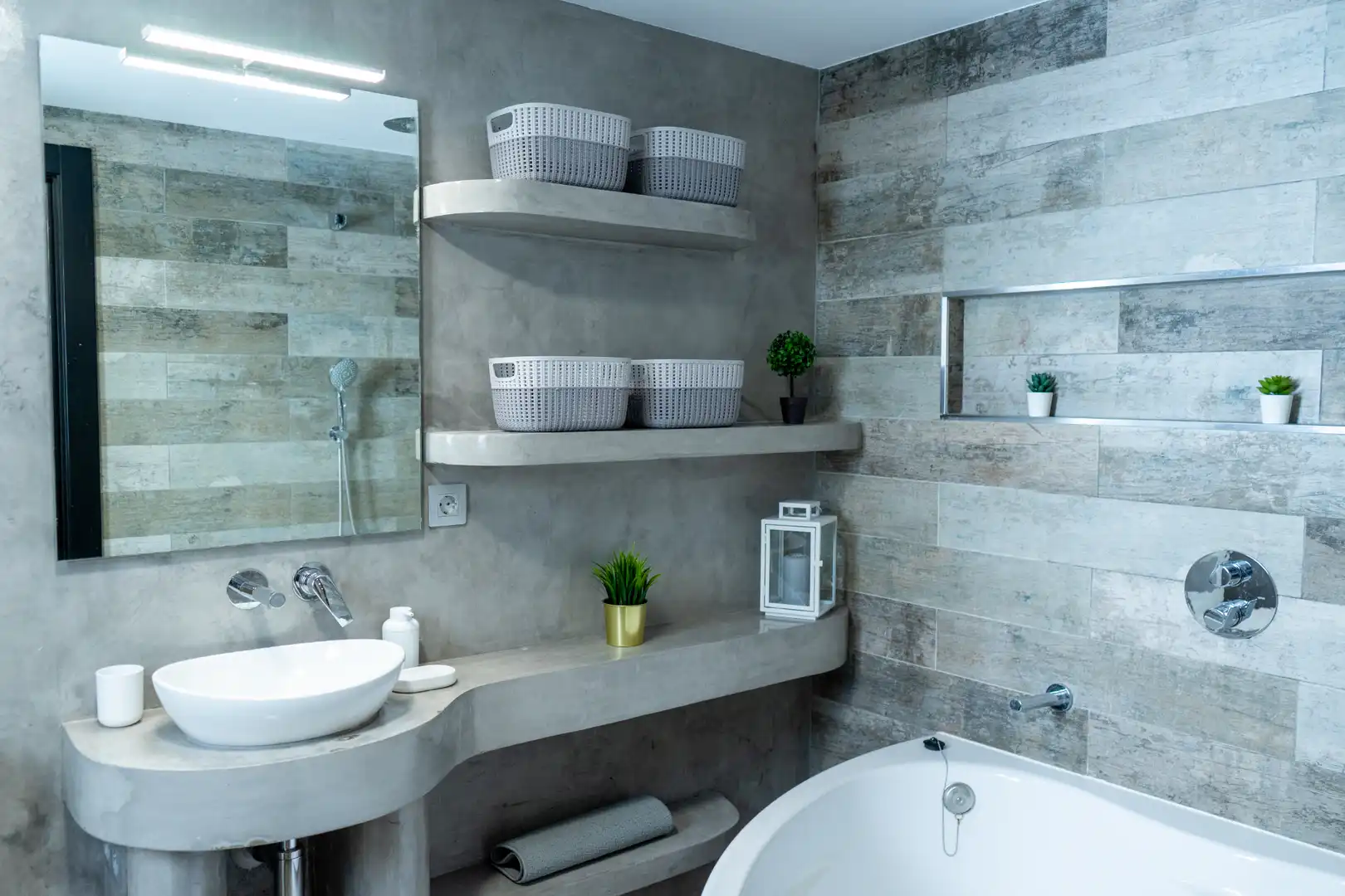 Bathroom of Flat for share in Zaragoza  with Air Conditioner, Heating and Private garden