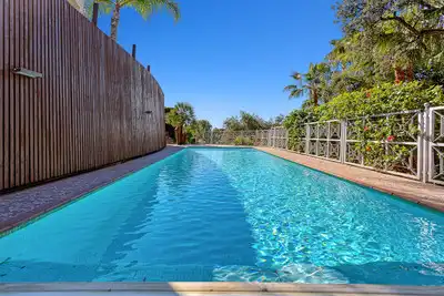 Piscina de Casa o xalet en venda en Marbella amb Aire condicionat, Calefacció i Jardí privat