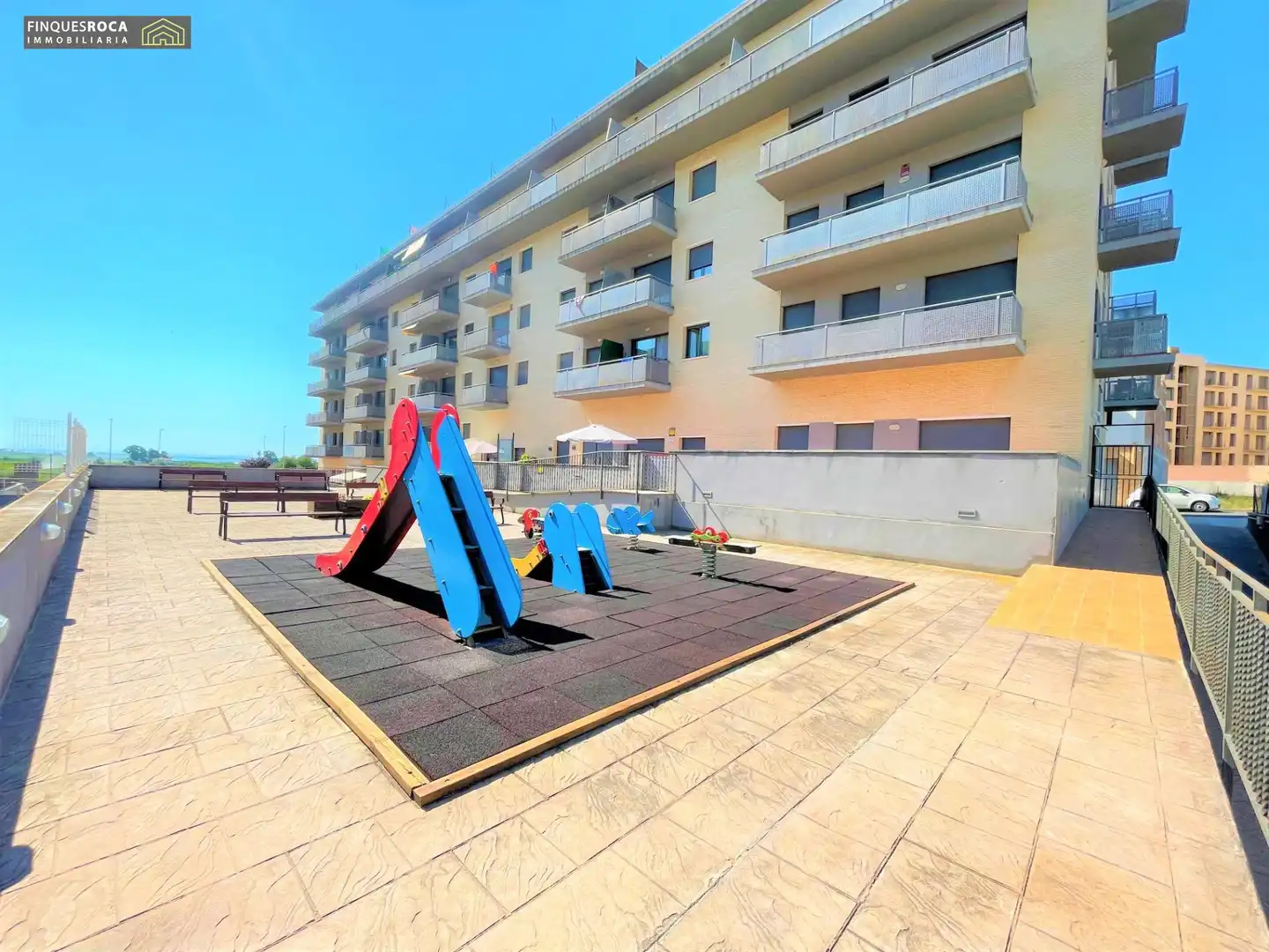Vista exterior de Dúplex en venda en La Ràpita amb Aire condicionat, Terrassa i Piscina