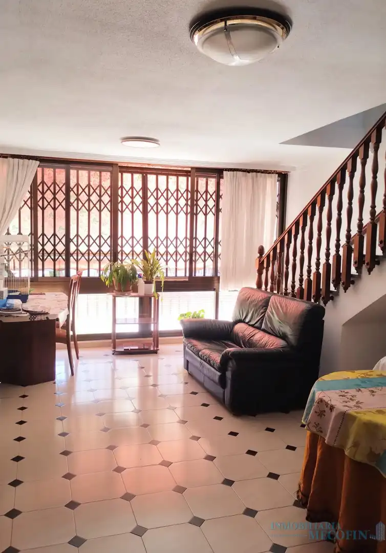 Bungalow con piscina en venta en Juzgados - Plaza de Toros, imagen 2