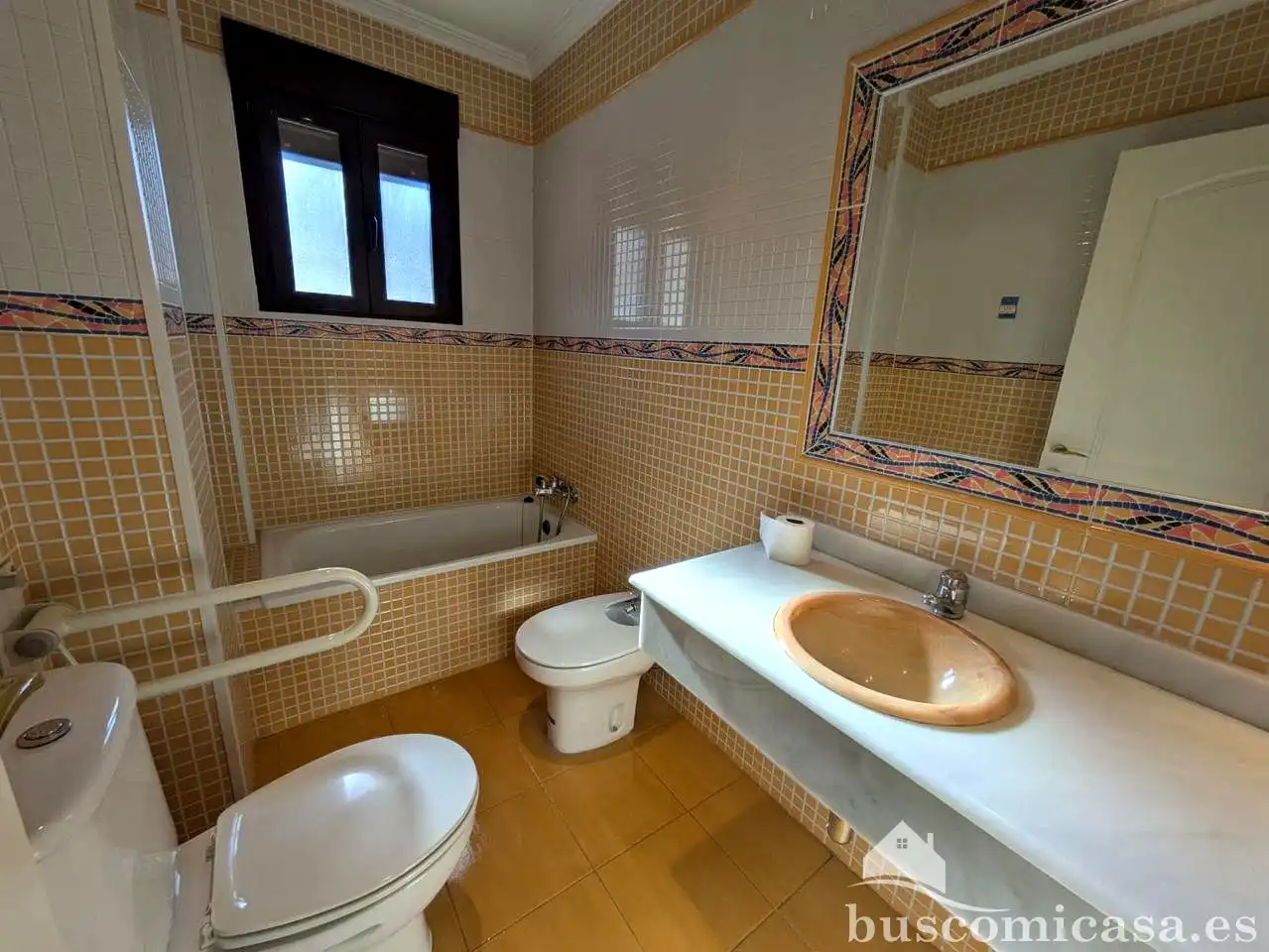 Baño de Local de alquiler en Linares con Aire acondicionado