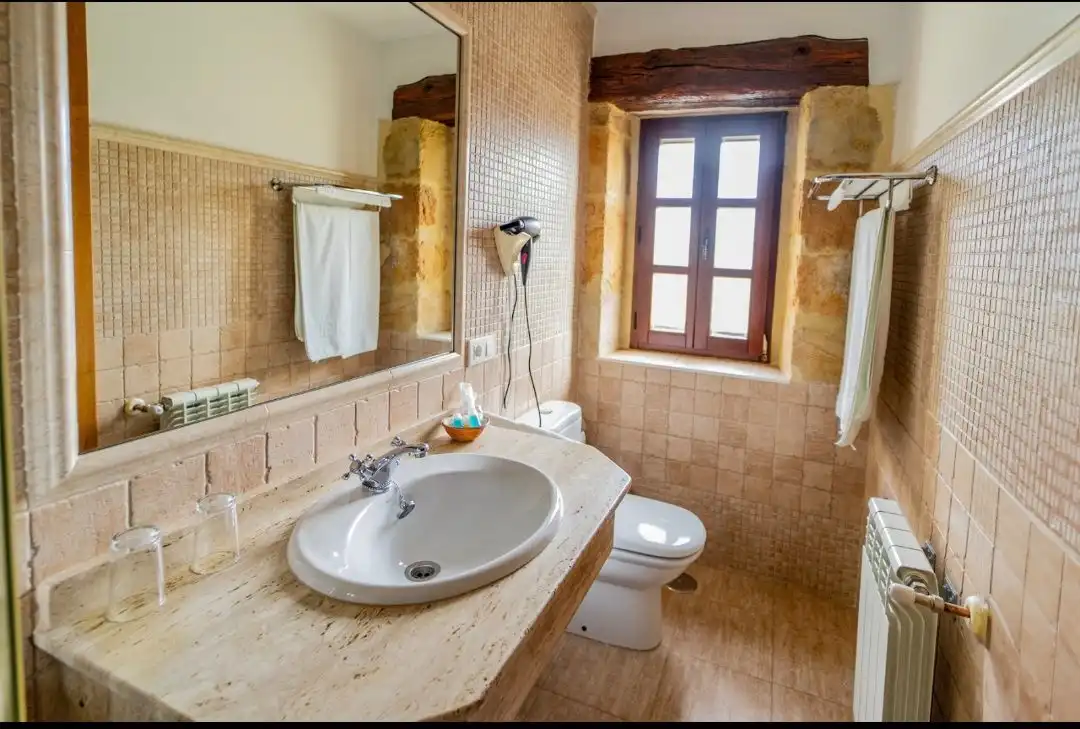 Badezimmer von Country house zum Verkauf in Santiurde de Toranzo