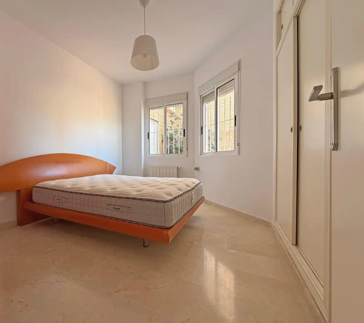 Habitación de Casa o chalet en venta en Alicante / Alacant con Calefacción, Jardín privado y Terraza