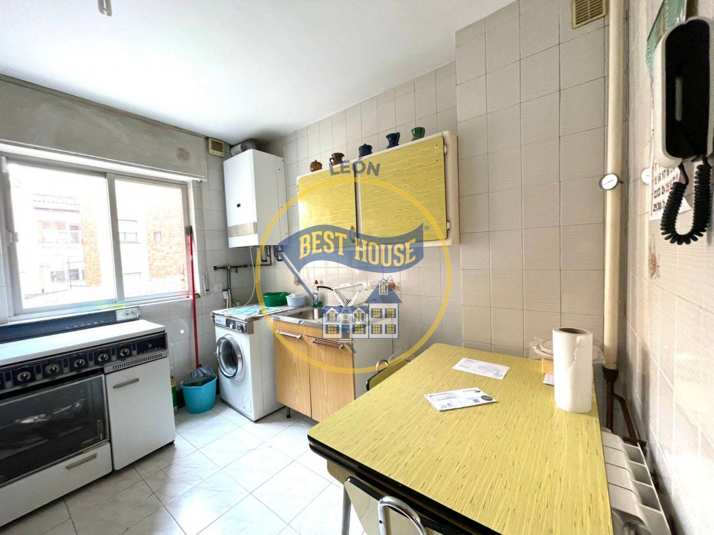 Kitchen of Flat for sale in León Capital   with Heating, Terrace and Storage room