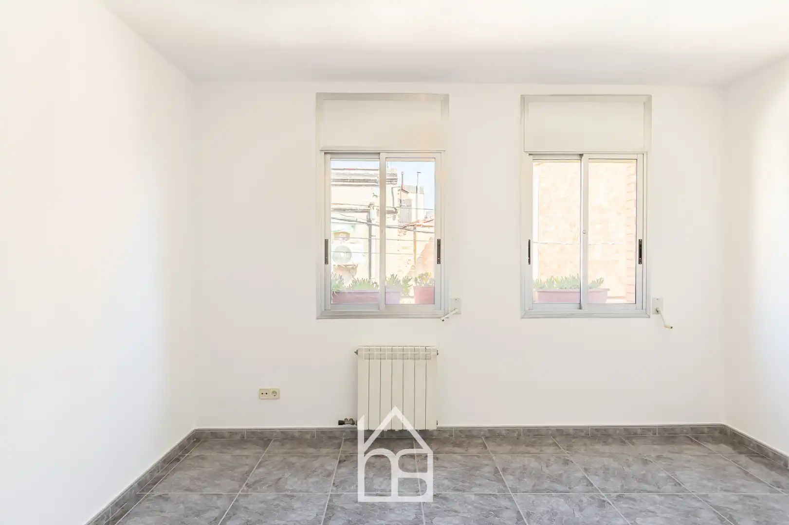 Dormitori de Casa adosada en venda en Cornellà de Llobregat amb Aire condicionat, Calefacció i Terrassa