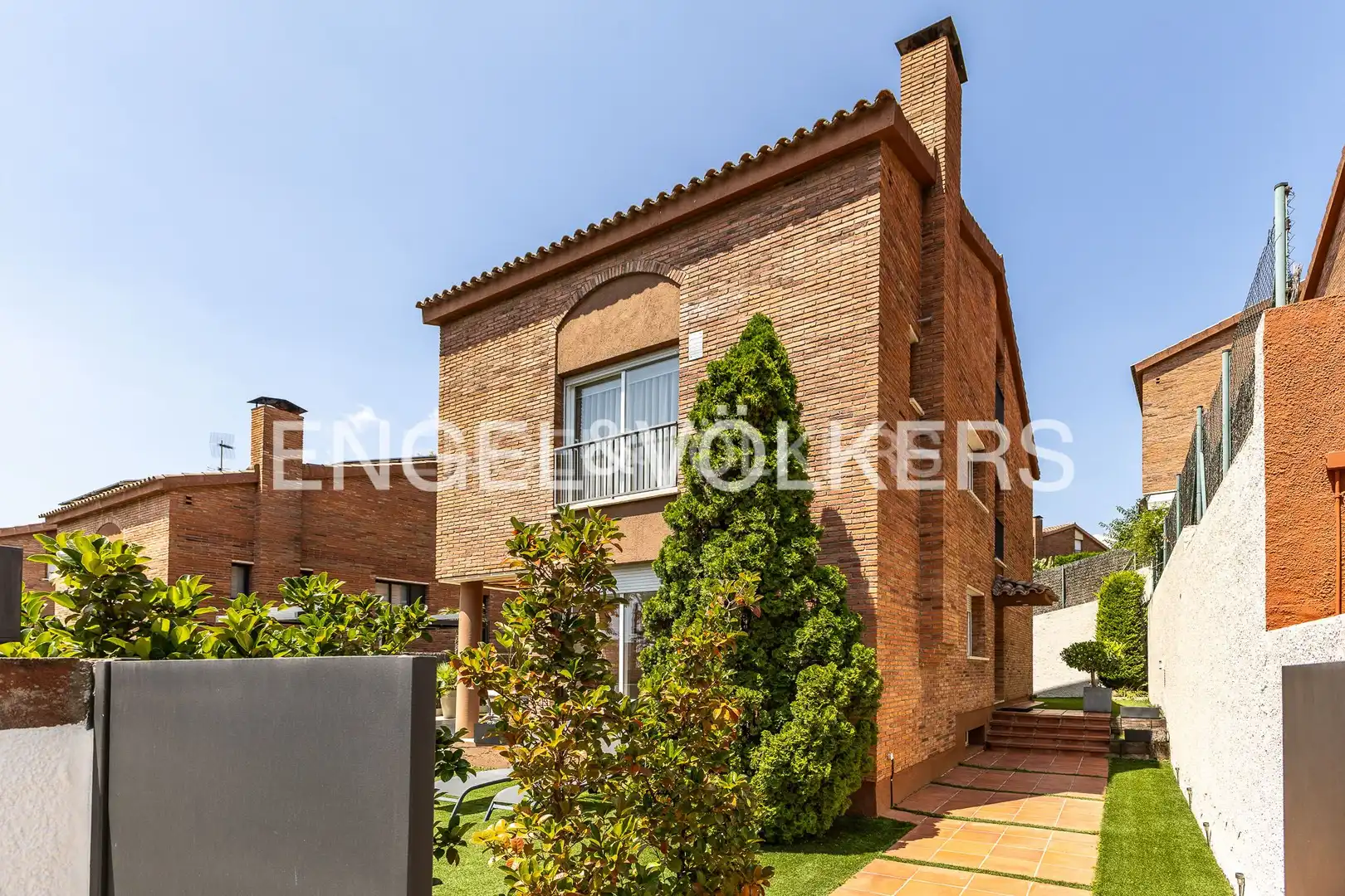Vista exterior de Casa o chalet en venta en El Masnou con Aire acondicionado, Calefacción y Jardín privado