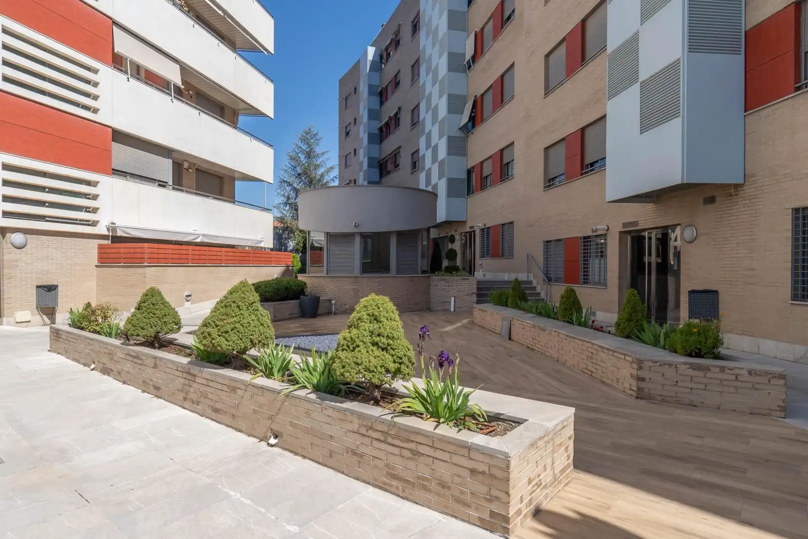 Exterior view of Flat for sale in Granada  with Air Conditioner, Heating and Private garden