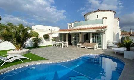 Foto 2 de Casa o xalet en venda a Cap Ras - Creus - Falconera, Empuriabrava