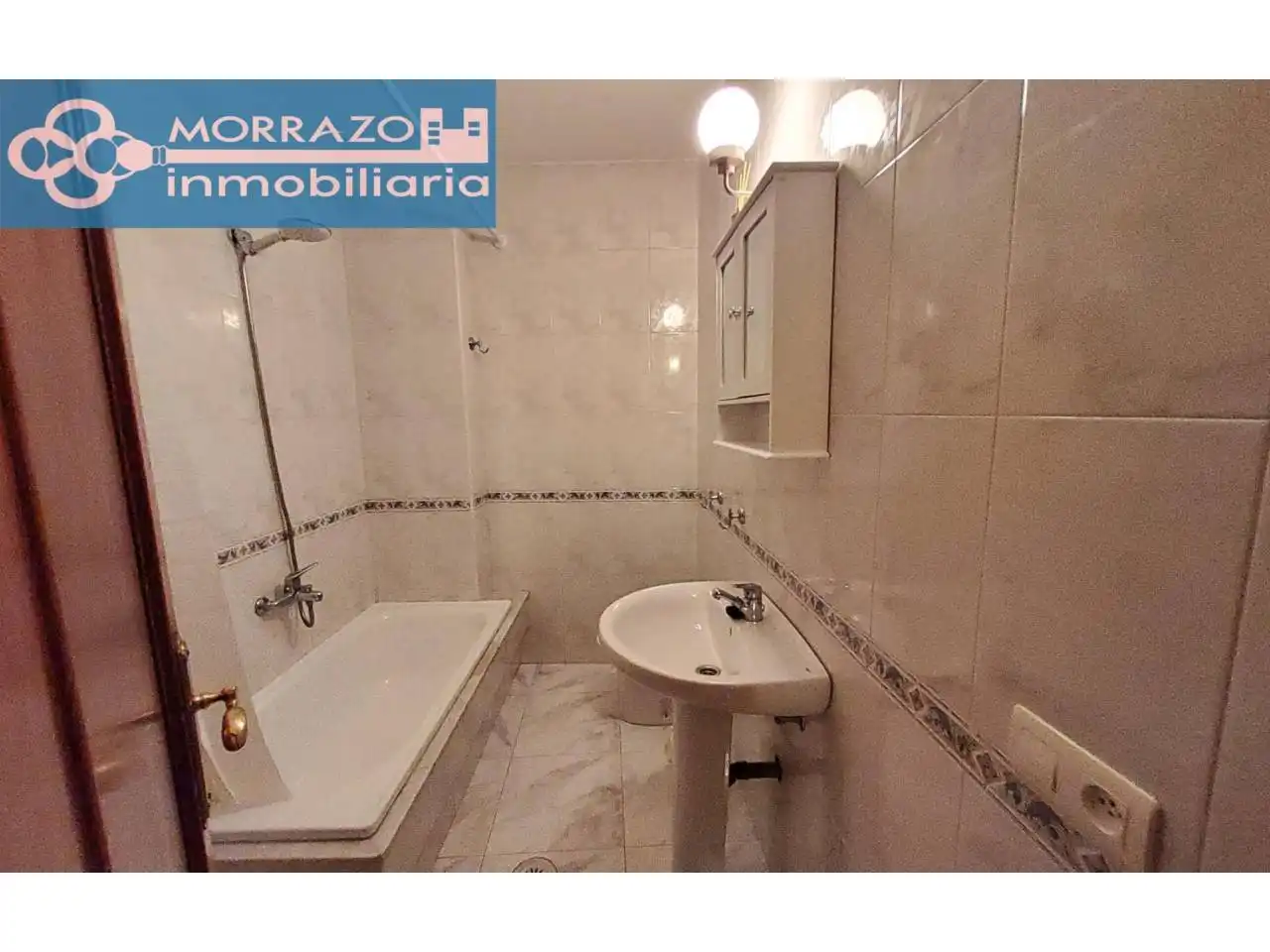 Badezimmer von Wohnung zum Verkauf in Bueu mit Heizung, Abstellraum und Möbliert