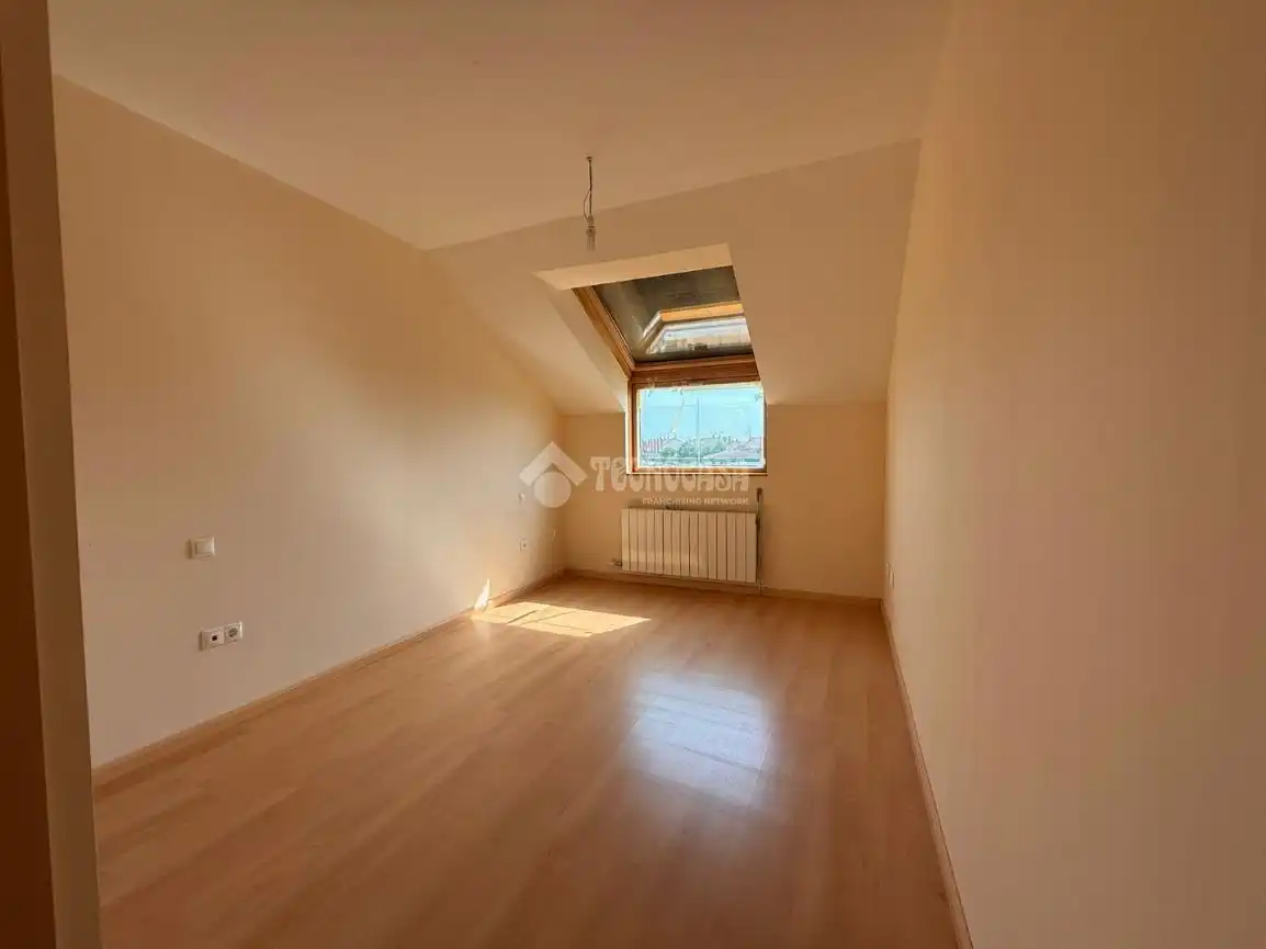Habitación de Ático en venta en Villanubla con Calefacción, Parquet y Terraza