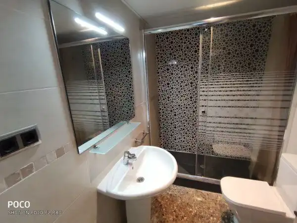 Badezimmer von Wohnung zur Miete in Barcelona mit Klimaanlage, Terrasse und Möbliert