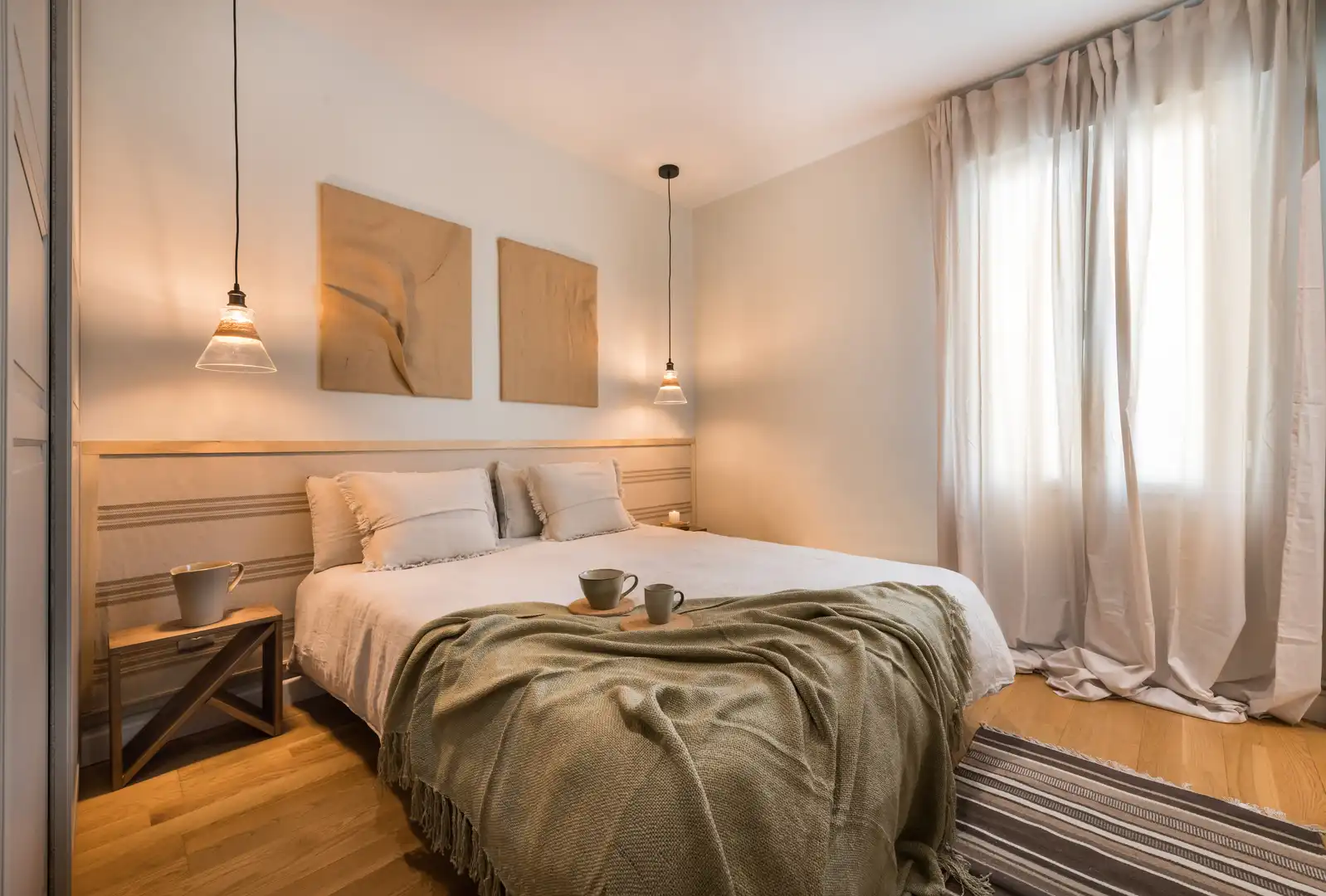 Dormitori de Apartament de lloguer en Madrid amb Aire condicionat, Calefacció i Moblat