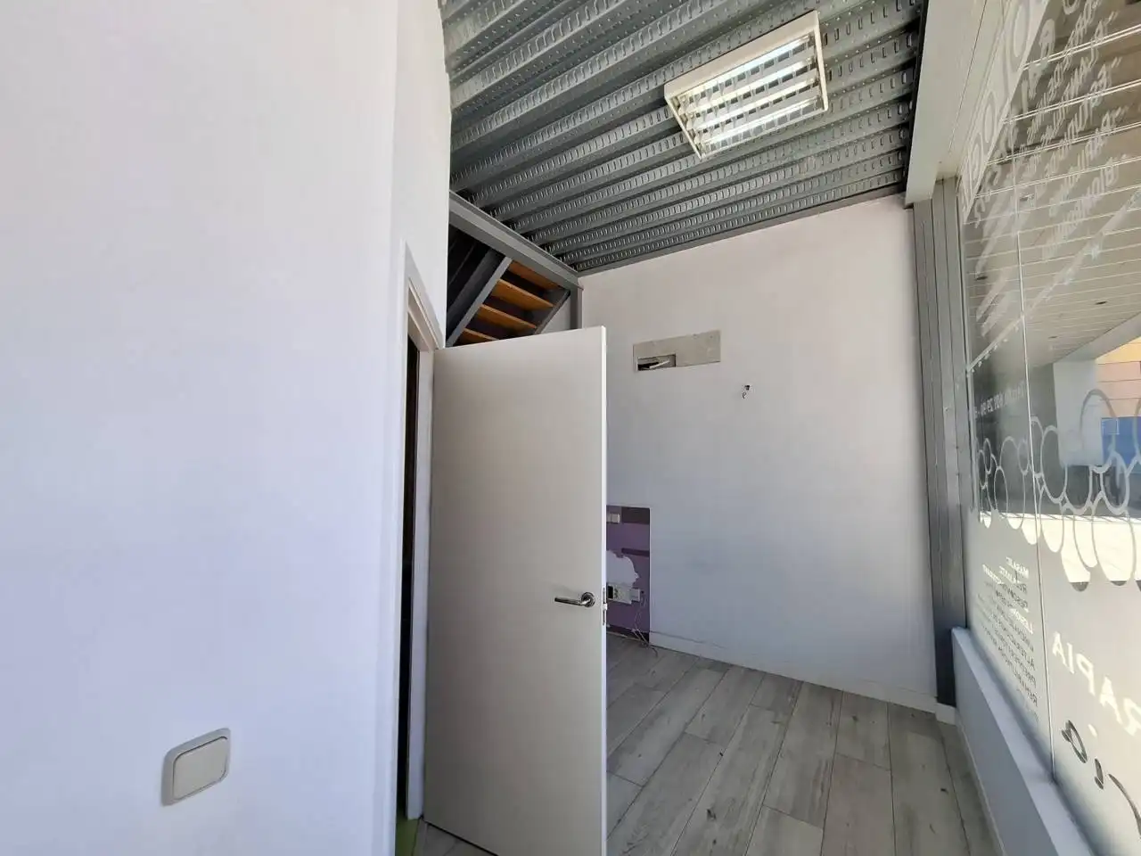 Local de alquiler en Arroyomolinos (Madrid) con Alarma