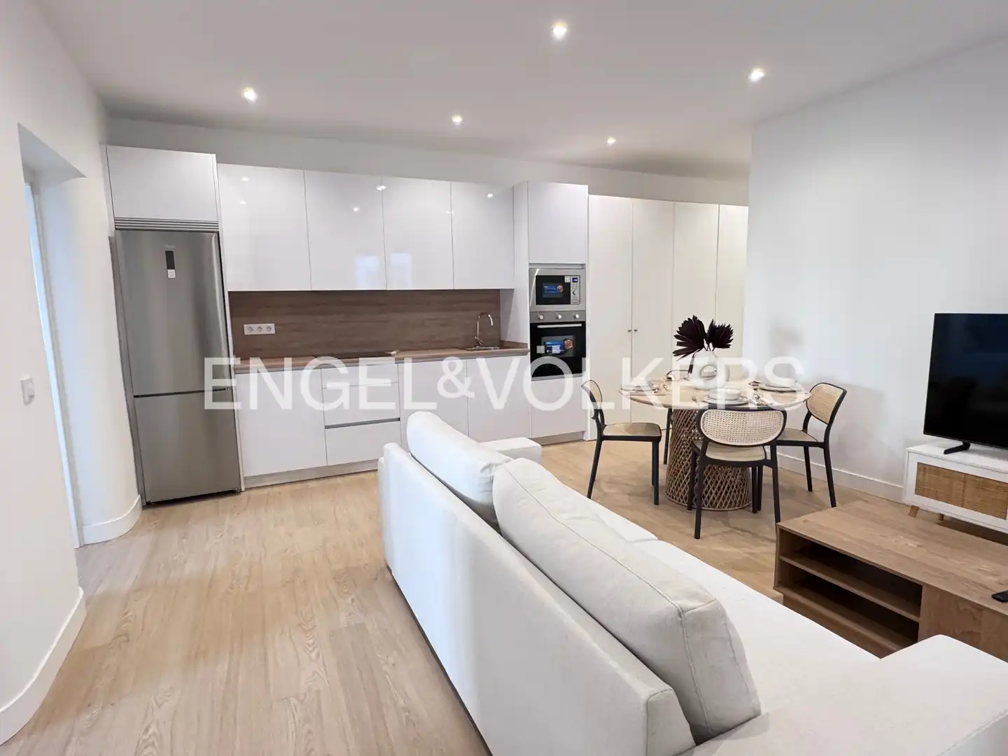 Living room of Flat for rent in Madrid  with Air Conditioner, Heating and Furnished