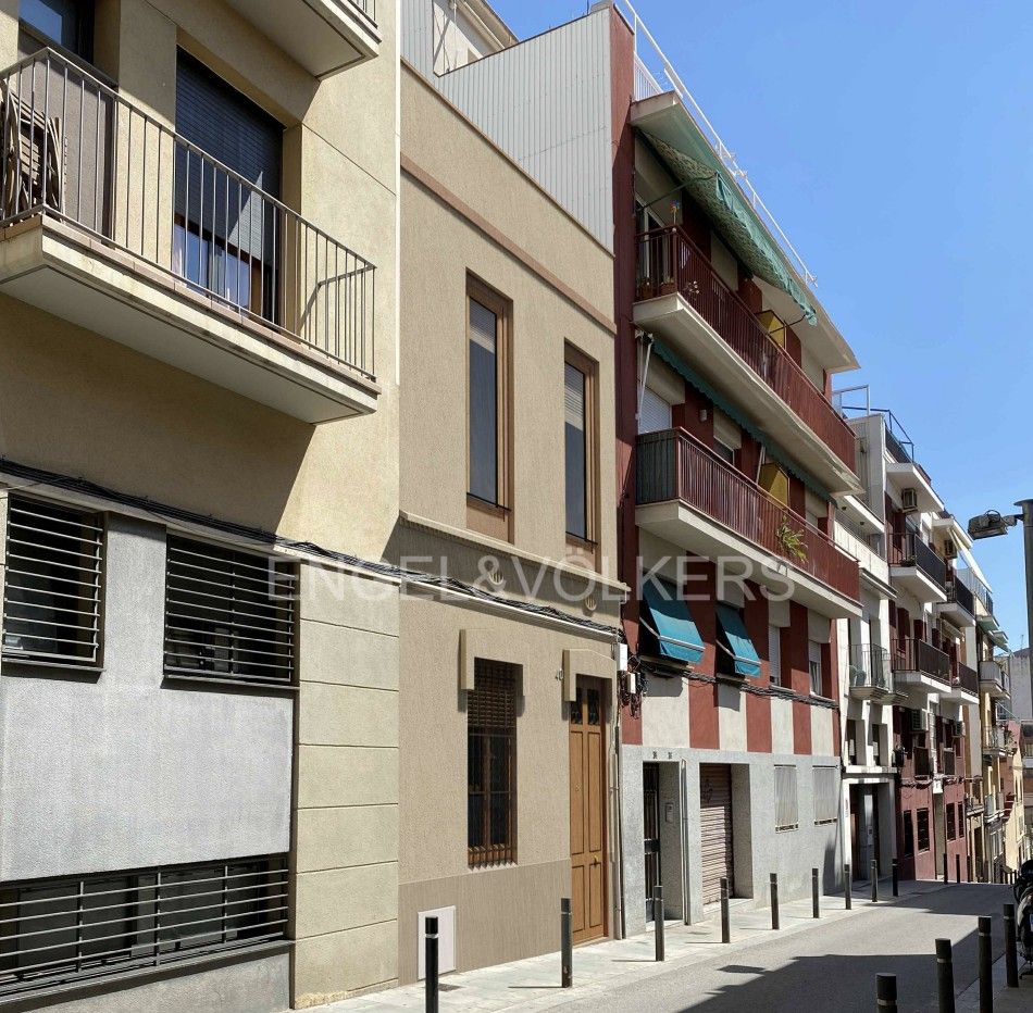 Vista exterior de Casa adosada en venda en  Barcelona Capital amb Aire condicionat, Calefacció i Terrassa
