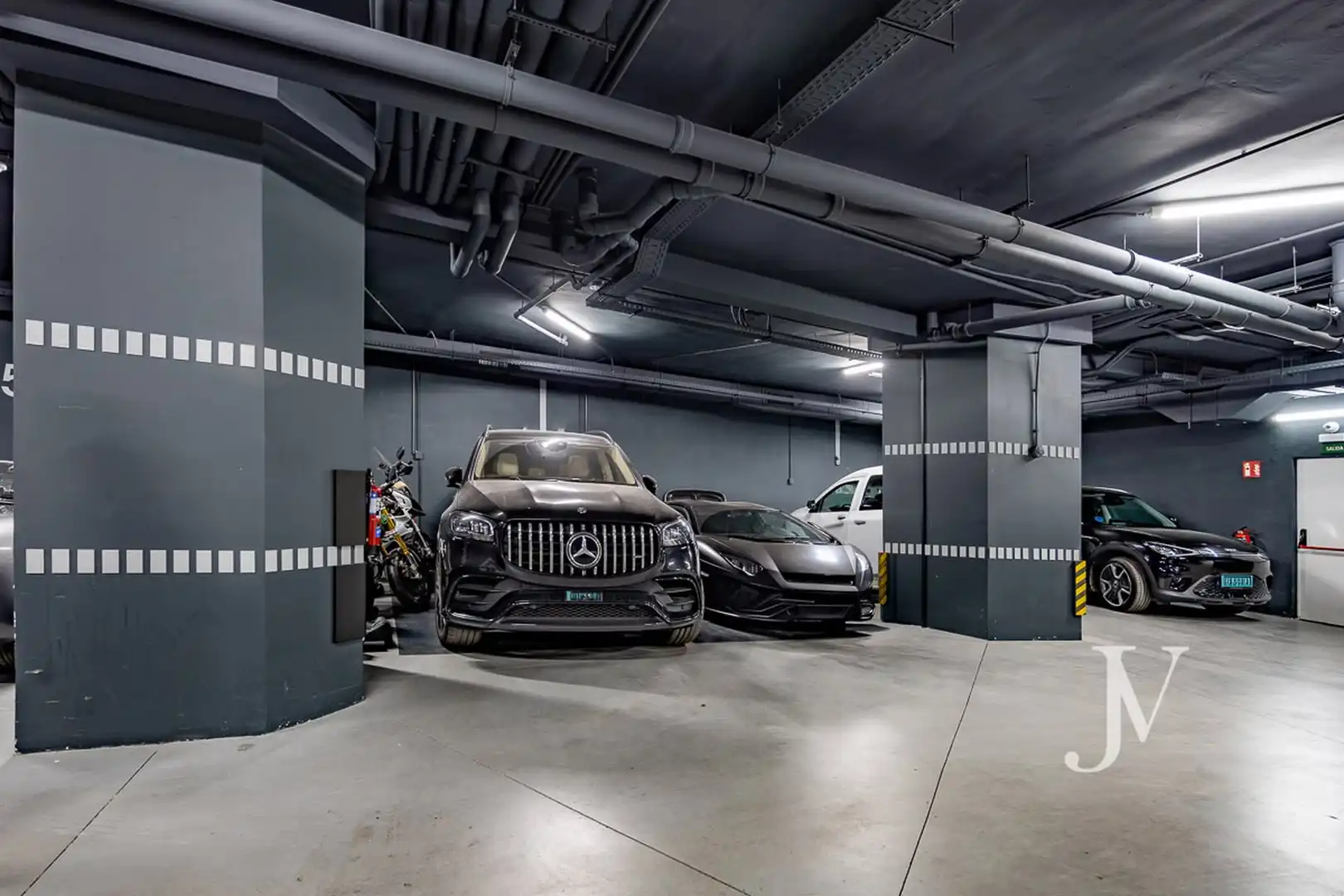 Parking de Ático en venta en Madrid con Aire acondicionado, Calefacción y Jardín privado