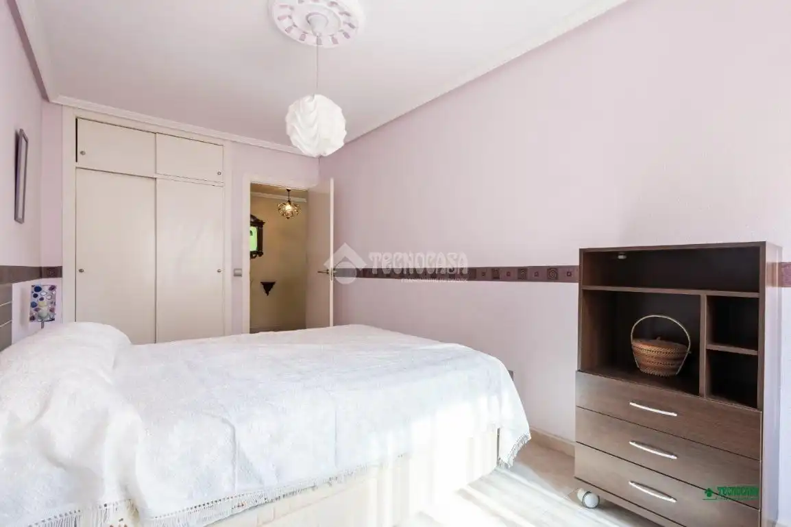 Habitación de Piso en venta en Almería con Amueblado