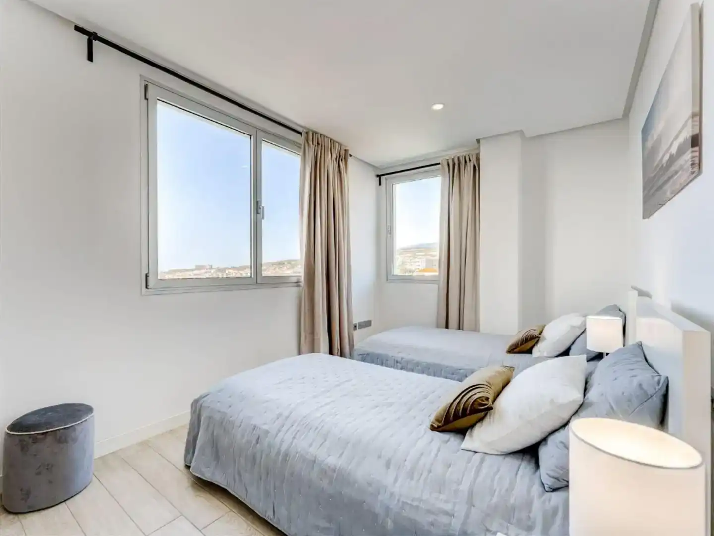 Dormitori de Apartament en venda en Adeje amb Aire condicionat, Piscina i Balcó