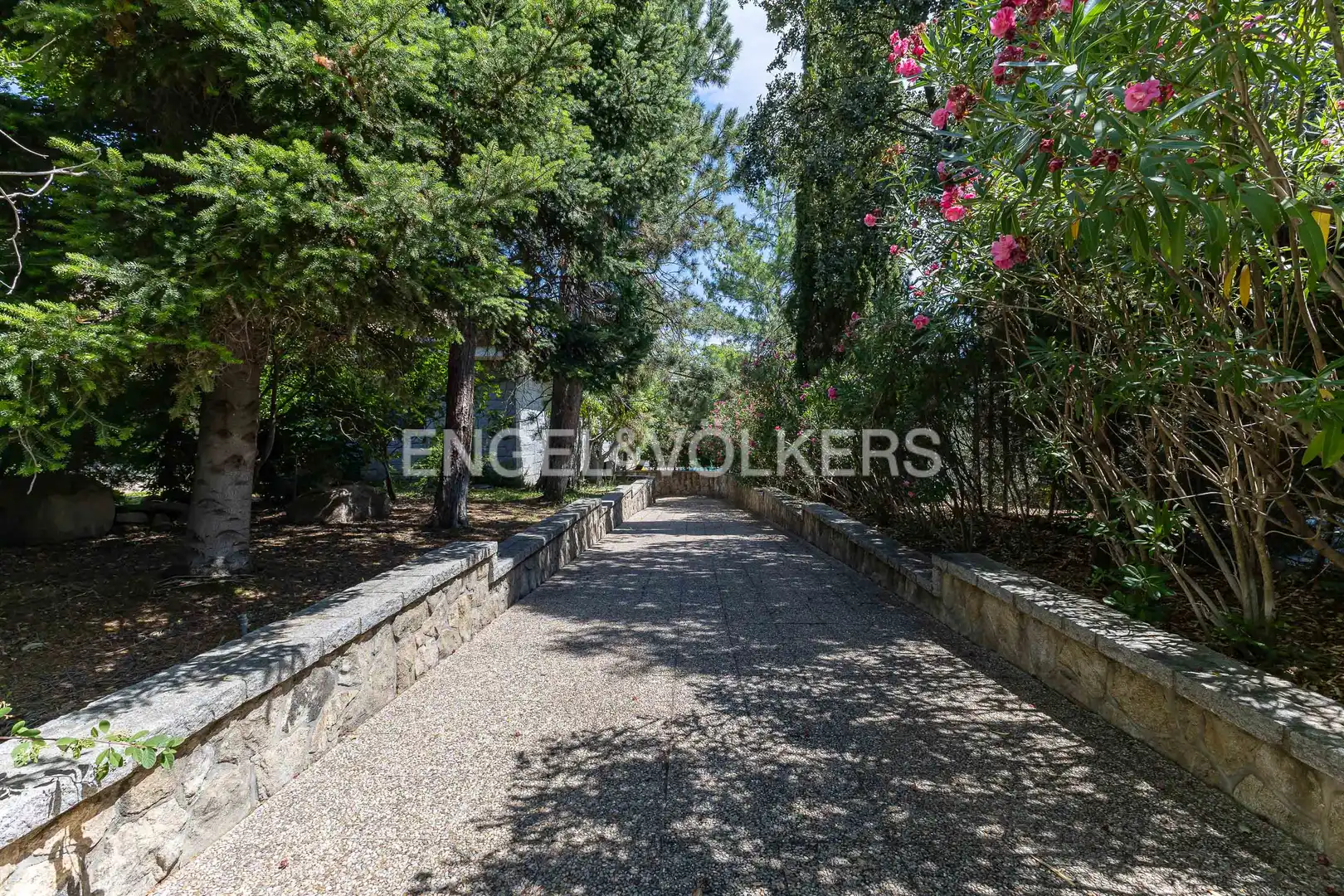 Vista exterior de Finca rústica de lloguer en Pozuelo de Alarcón amb Calefacció, Jardí privat i Terrassa
