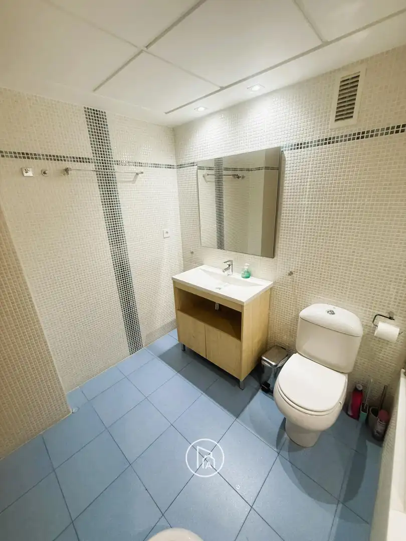 Bathroom of Flat for sale in Paterna  with Parquet flooring