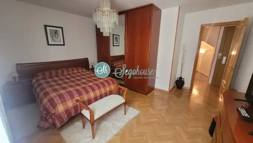 Dormitori de Casa o xalet en venda en Segovia amb Calefacció, Parquet i Terrassa