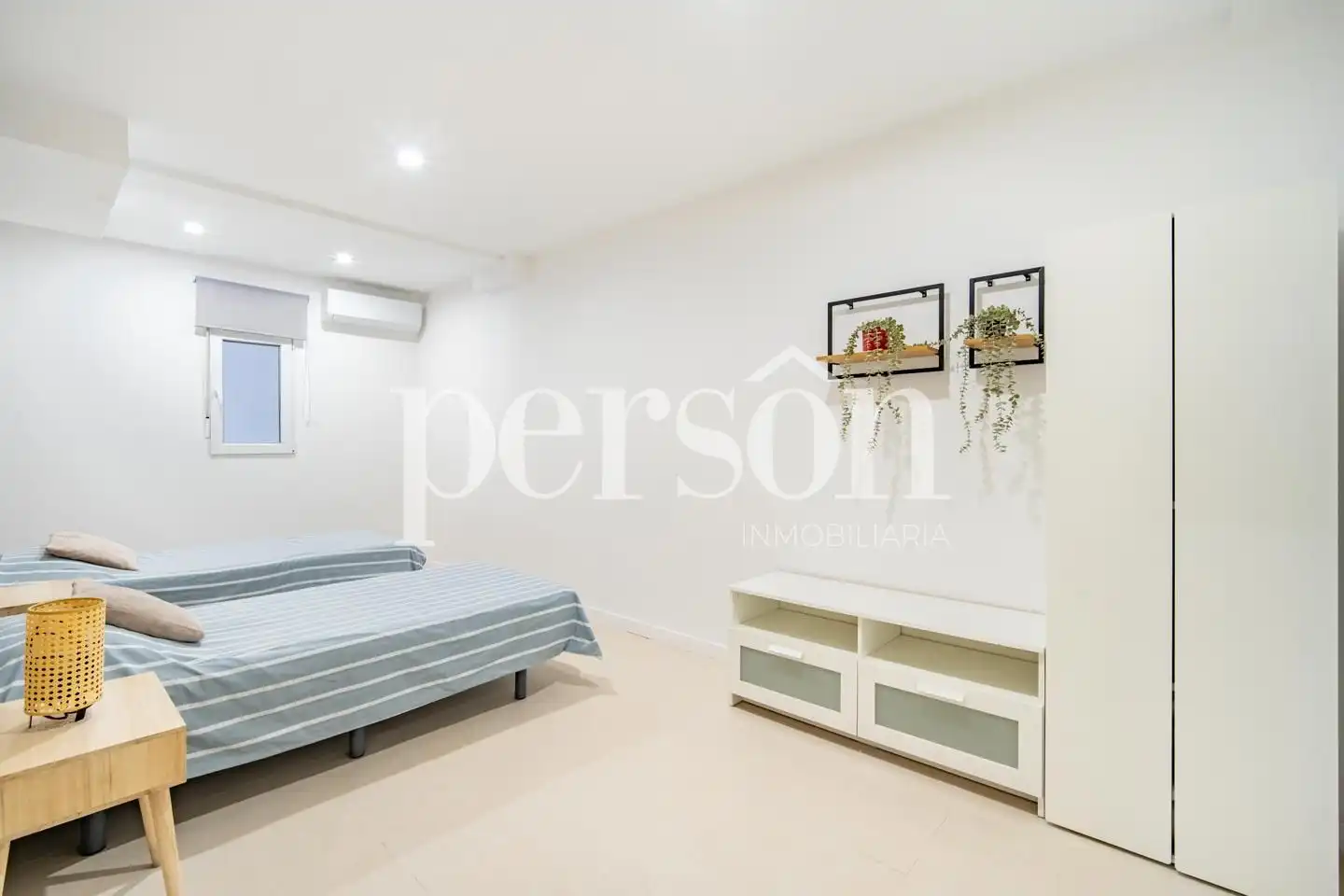 Ground floor for sale in Valencia  with Air Conditioner, Heating and Terrace