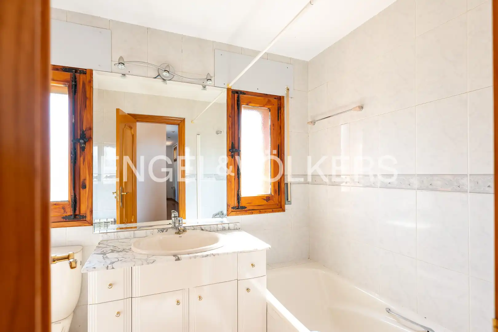 Bathroom of Houses for sale in Tres Cantos  with Heating, Private garden and Terrace