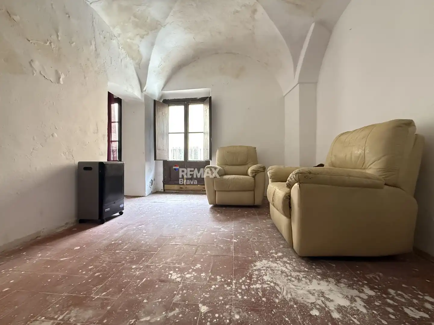 Sala d'estar de Casa o xalet en venda en Besalú amb Parquet i Terrassa