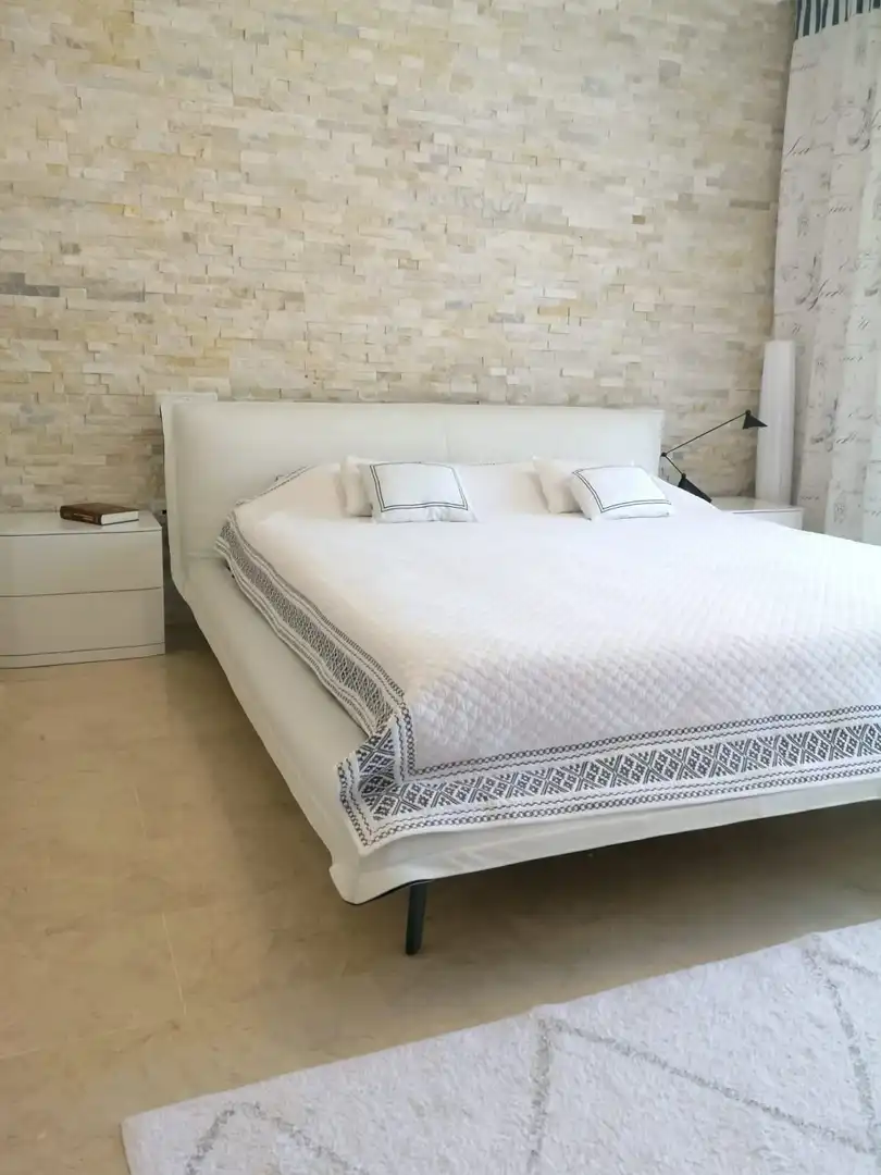 Habitación de Casa adosada de alquiler en Marbella con Aire acondicionado, Jardín privado y Terraza