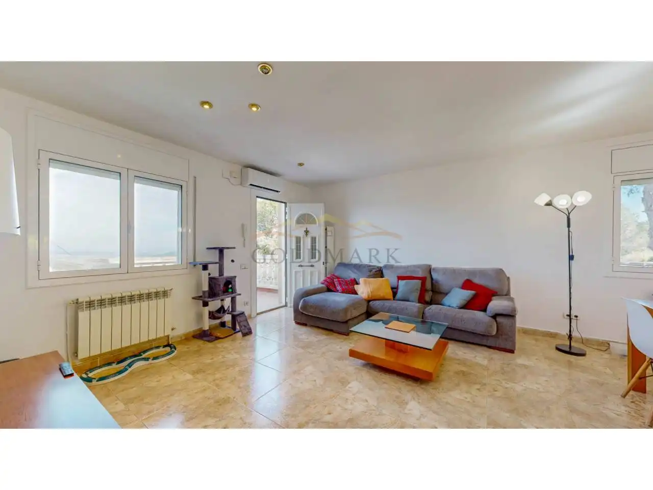 Sala d'estar de Casa o xalet en venda en Corbera de Llobregat amb Aire condicionat, Jardí privat i Terrassa