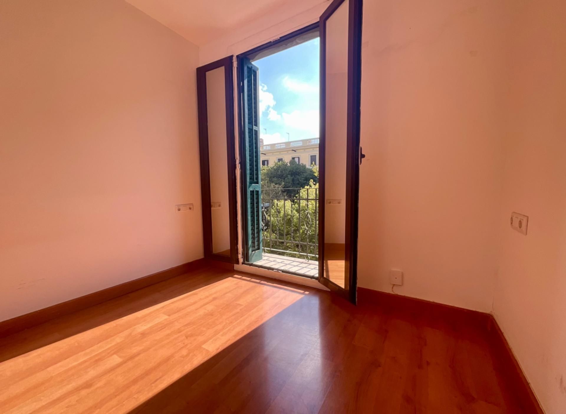Bedroom of Flat for sale in  Barcelona Capital  with Parquet flooring and Balcony