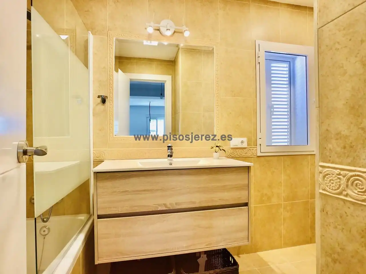 Bathroom of Houses for sale in Jerez de la Frontera  with Air Conditioner, Private garden and Terrace