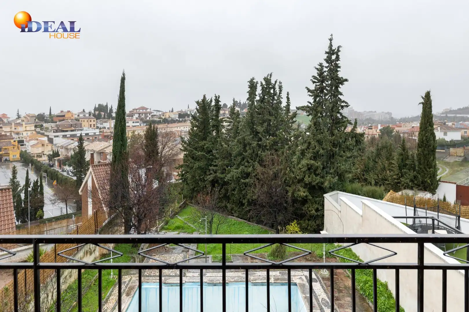 Villa mit Pool zum Verkauf in Huétor Vega
