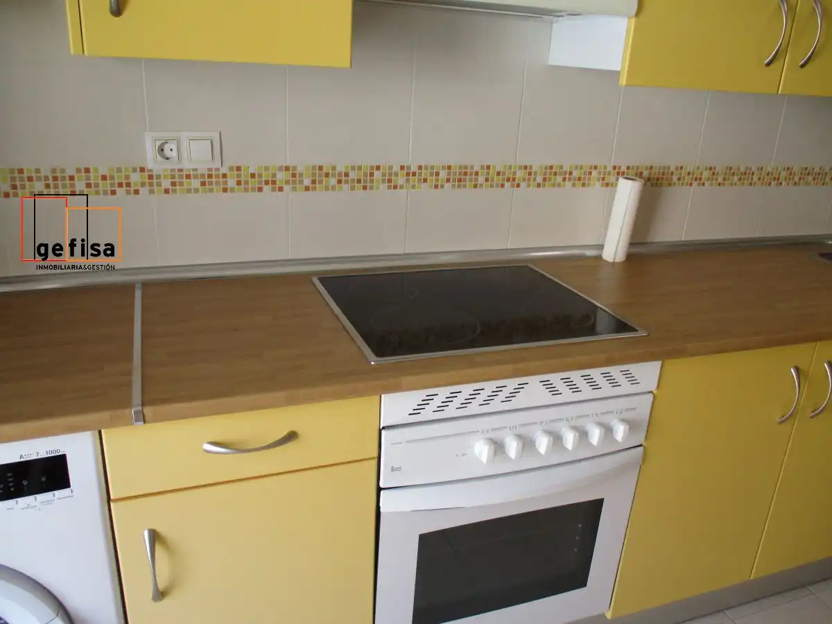 Cocina de Apartamento de alquiler en Valdepeñas con Calefacción, Amueblado y Balcón