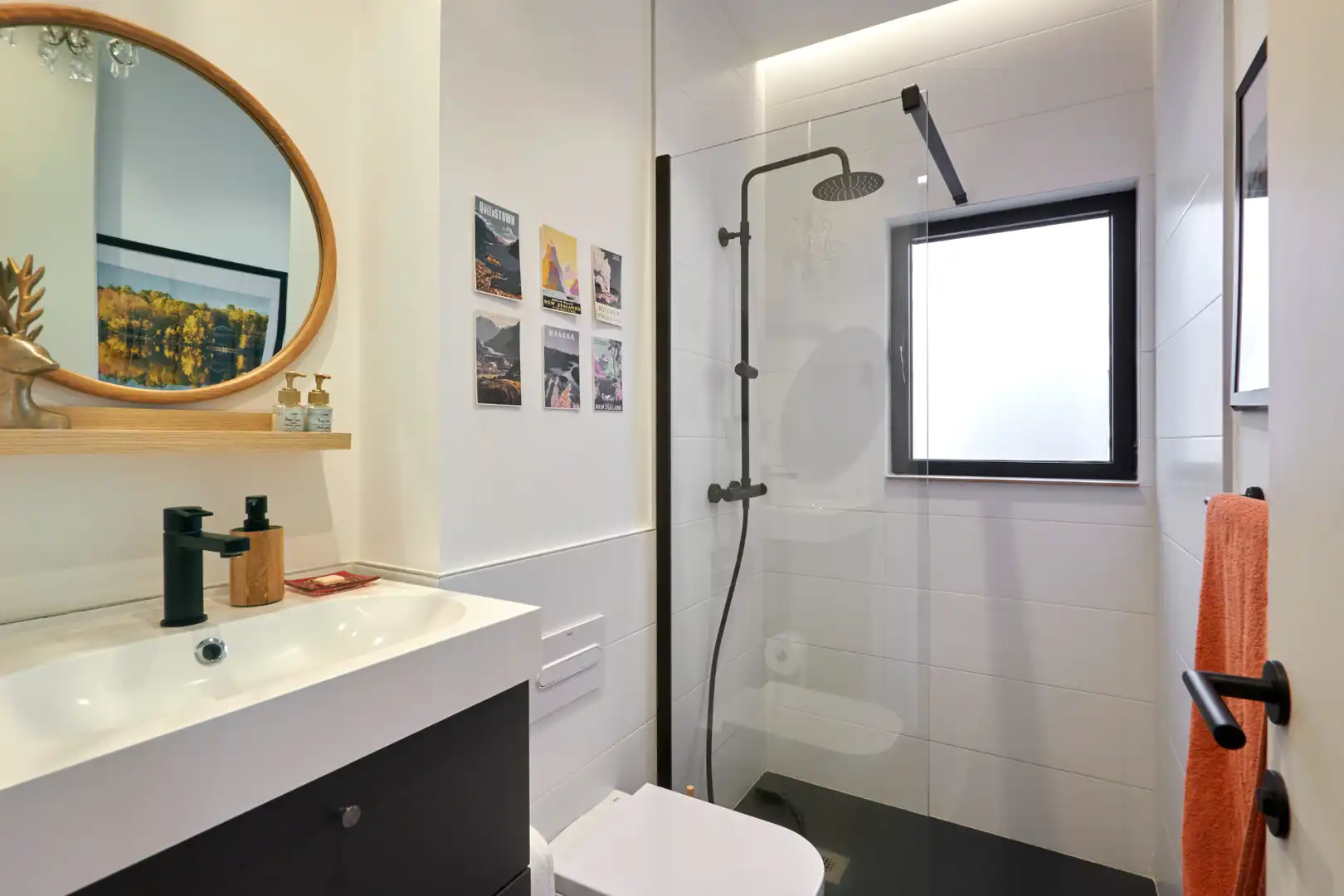 Badezimmer von Wohnung zum Verkauf in Barcelona mit Klimaanlage, Heizung und Parkett