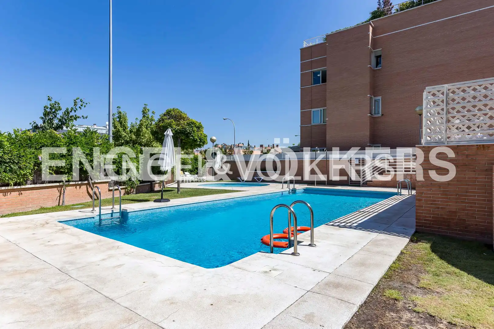 Piscina de Dúplex en venda en Madrid amb Aire condicionat, Calefacció i Terrassa
