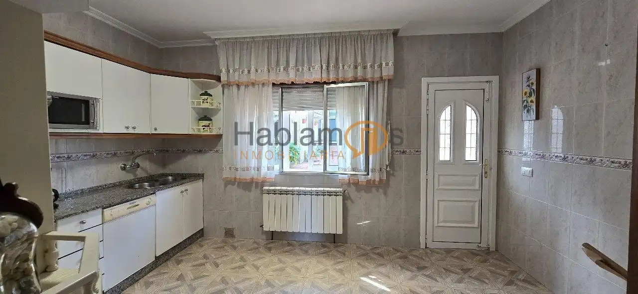 Cocina de Casa o chalet en venta en Vilagarcía de Arousa con Calefacción, Jardín privado y Terraza