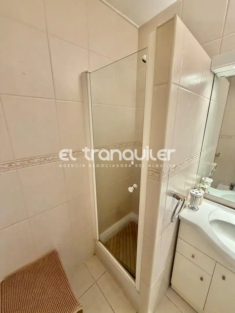 Baño de Piso de alquiler en Madrid con Aire acondicionado, Terraza y Amueblado