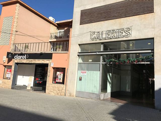 Local comercial en Venta en Pz del Ayuntamiento  en Nucli Urbà