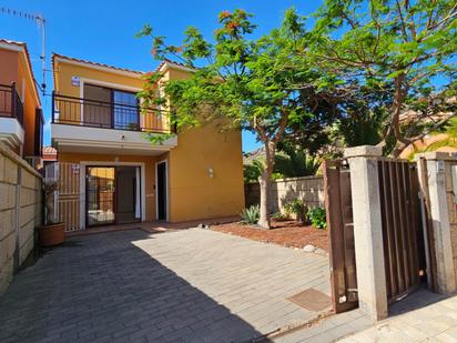 Vista exterior de Casa o xalet en venda en Arona amb Terrassa