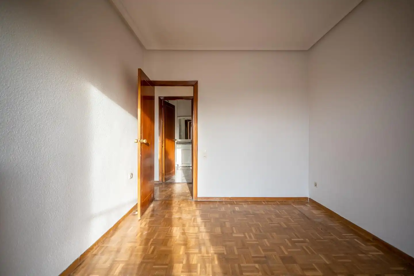 Dormitori de Pis en venda en Ávila amb Calefacció, Parquet i Terrassa