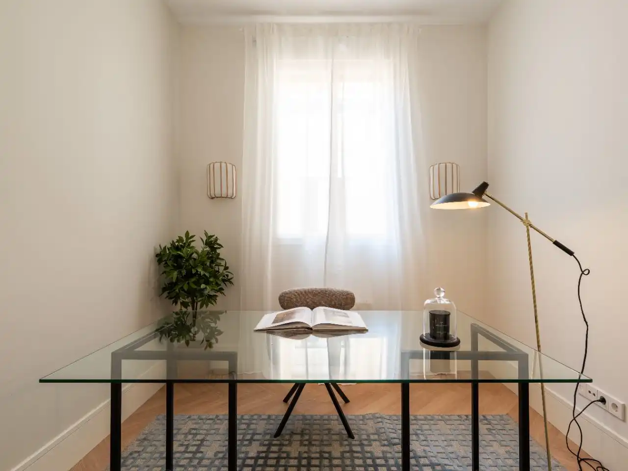 Living room of Flat for sale in  Madrid Capital  with Air Conditioner and Balcony