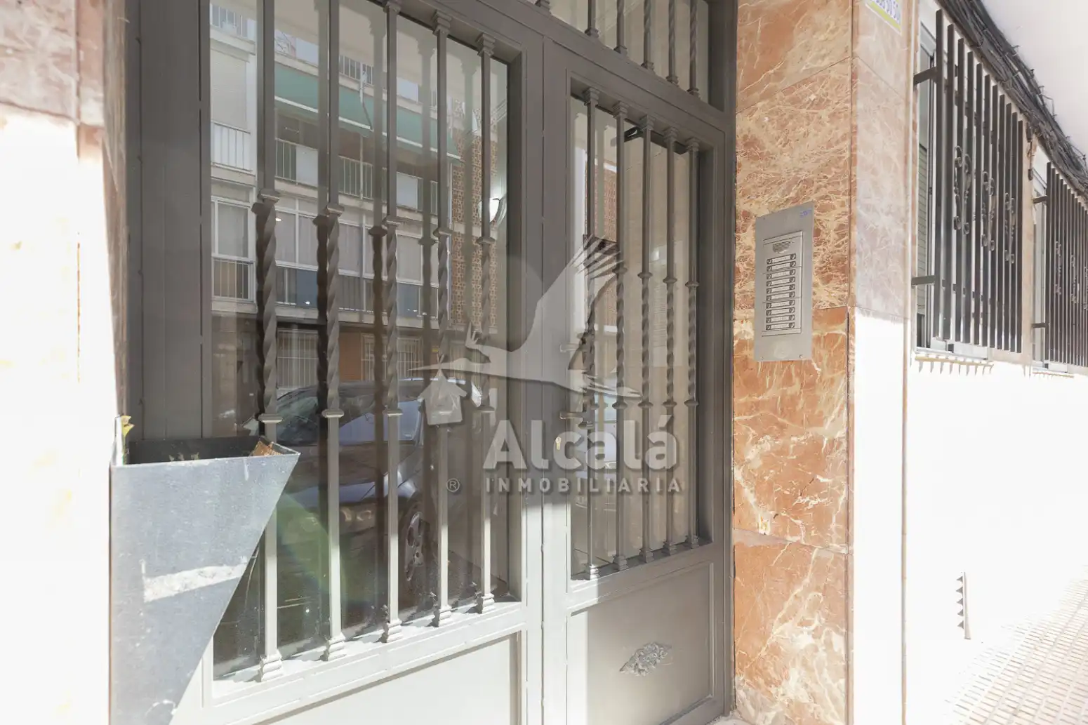 Vista exterior de Piso en venta en Alcalá de Henares