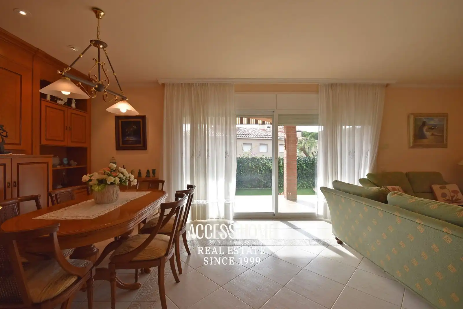 Comedor de Casa o chalet en venta en Sant Pol de Mar con Calefacción, Trastero y Piscina