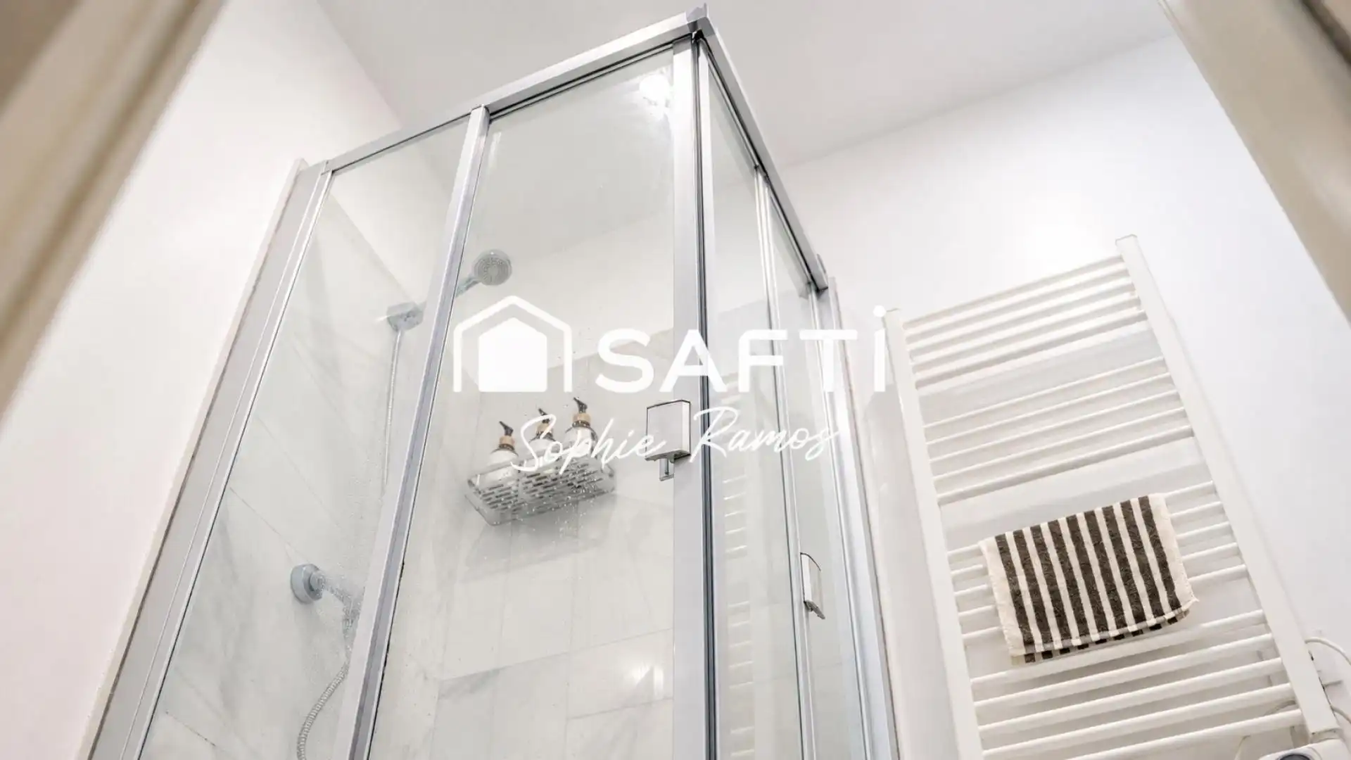 Bathroom of Flat for sale in Sant Martí